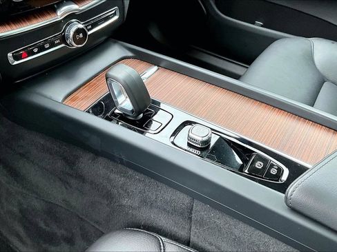 Certified 2023 Volvo XC60 B5 Plus w/ Protection Package Premier image 17