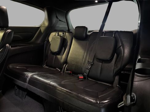 Used 2025 Chrysler Pacifica Select FWD image 25