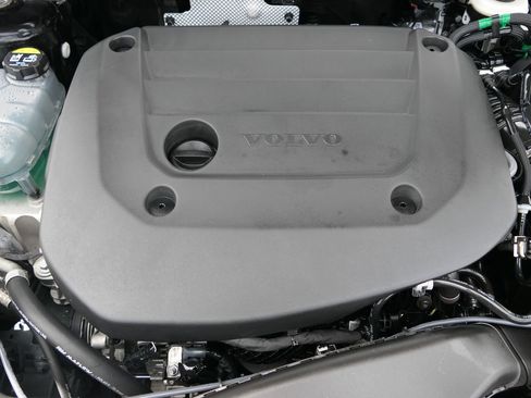 Used 2025 Volvo XC40 B5 Core AWD/4WD image 30