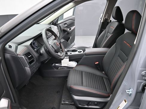 Used 2025 Nissan Rogue SV AWD/4WD image 25