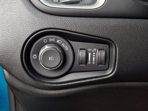 Used 2021 Jeep Renegade Latitude AWD/4WD image 24