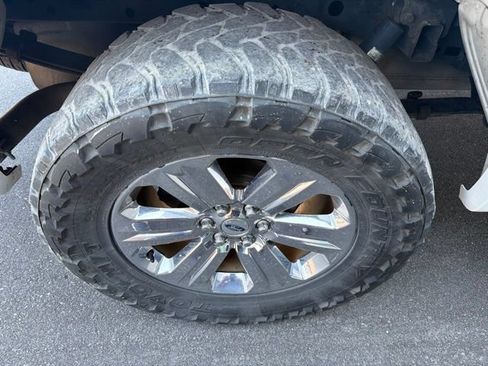 Used 2017 Ford F150 Lariat w/ Equipment Group 502A Luxury AWD/4WD image 17