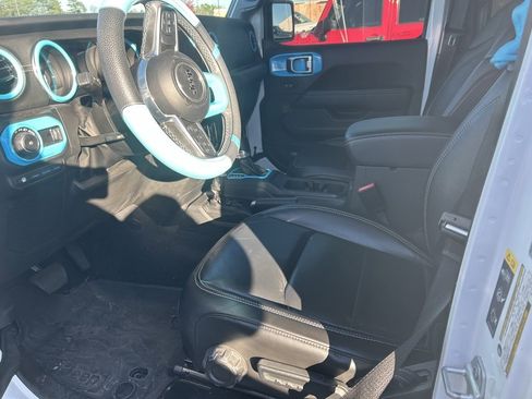 Used 2023 Jeep Wrangler Unlimited Sahara w/ Cold Weather Group image 5