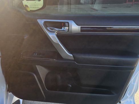 Used 2014 Lexus GX 460 w/ Premium Package image 33