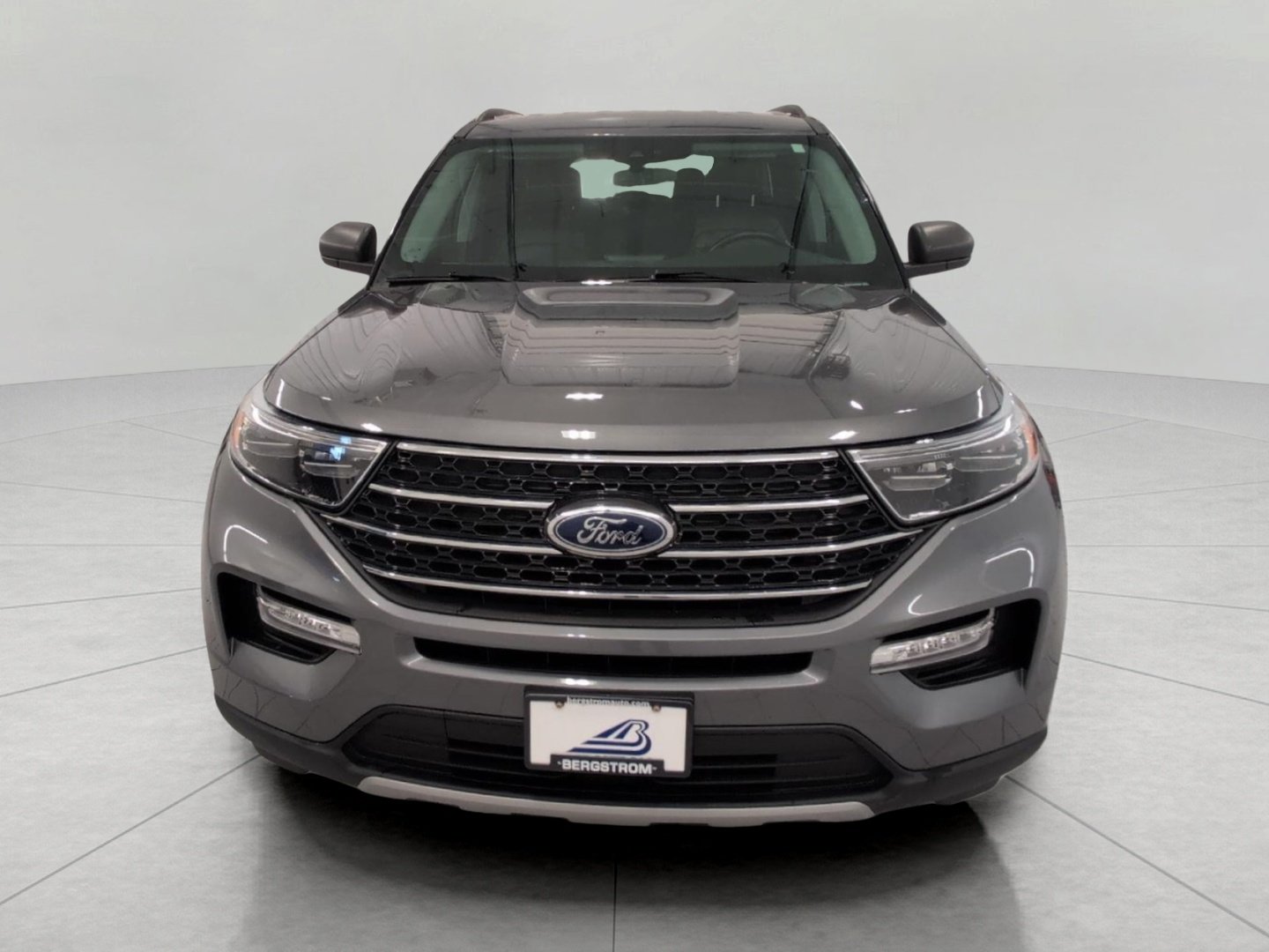 Used 2024 Ford Explorer XLT w/ Equipment Group 202A AWD/4WD image 42