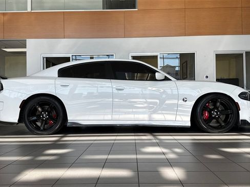 Used 2018 Dodge Charger R/T image 2