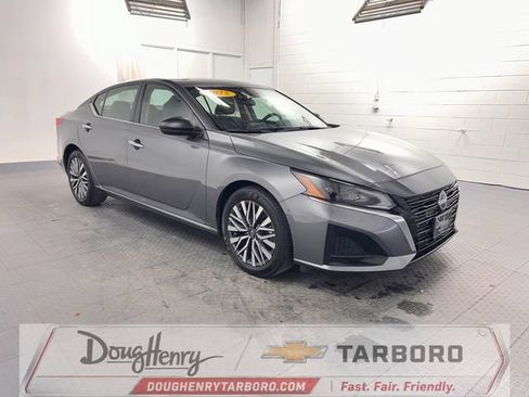 Used 2025 Nissan Altima 2.5 SV FWD image 4