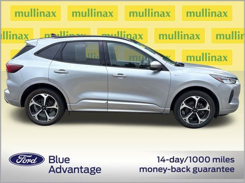 Used 2023 Ford Escape ST-Line Select w/ Tech Pack #2 AWD/4WD image 2