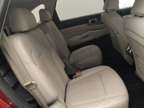 Used 2021 Kia Sorento SX image 19
