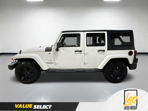 Used 2015 Jeep Wrangler Unlimited Sahara AWD/4WD image 10