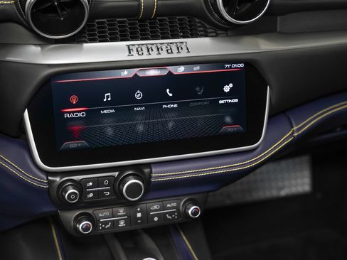 Used 2019 Ferrari Portofino RWD image 44
