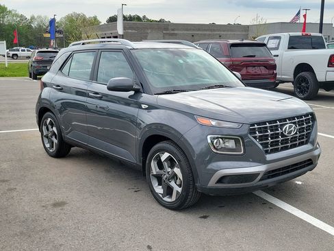 Used 2024 Hyundai Venue SEL FWD image 1