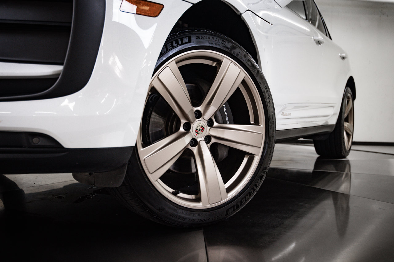 Certified 2026 Porsche Macan AWD/4WD image 12