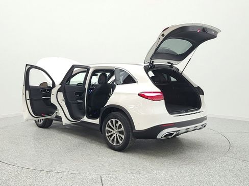 Certified 2025 Mercedes-Benz GLC 300 image 7
