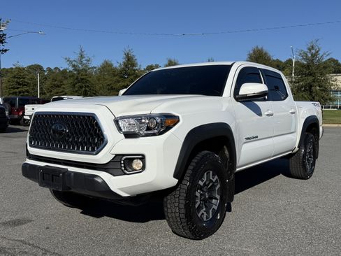 Used 2018 Toyota Tacoma TRD Off-Road image 11