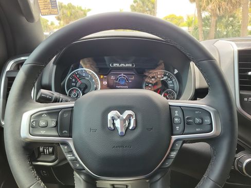 Used 2025 RAM 1500 Big Horn AWD/4WD image 17