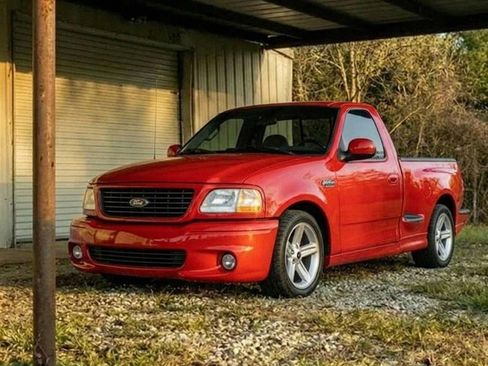 Used 2004 Ford F150 Lightning RWD image 2