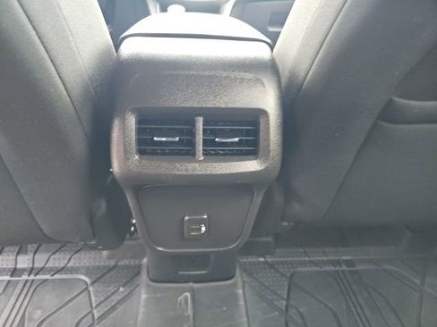 Used 2024 Chevrolet Equinox LT FWD image 28