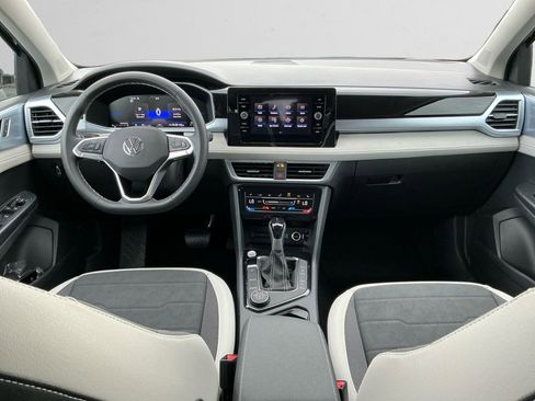 New 2025 Volkswagen Taos SE image 10