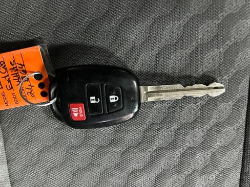 Used 2022 Toyota Tacoma SR w/ SR Convenience Package image 26