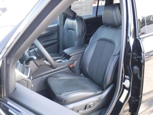 New 2025 Jeep Grand Cherokee Altitude image 15