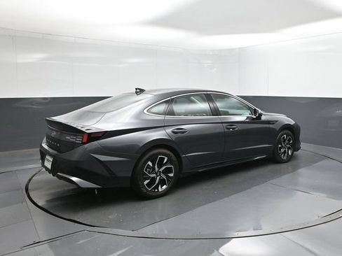 Used 2025 Hyundai Sonata SEL FWD image 8