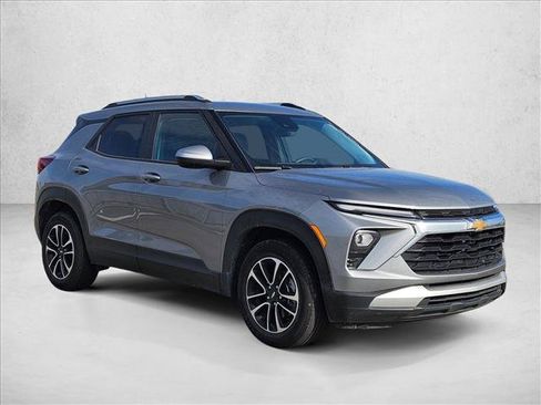 Certified 2025 Chevrolet TrailBlazer LT FWD image 3