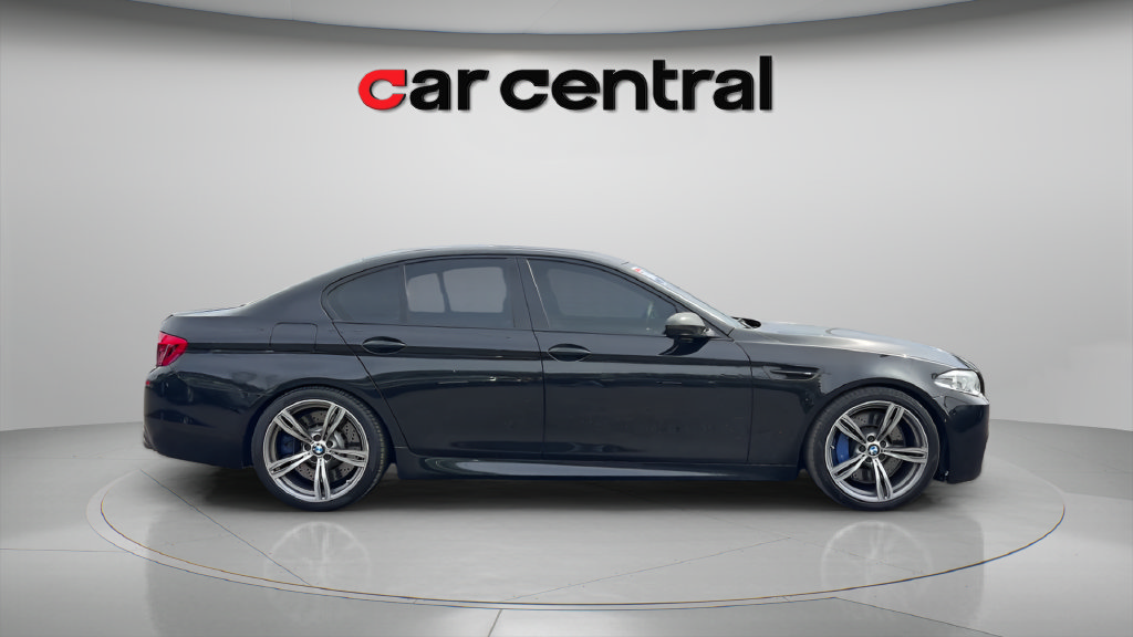 Used 2016 BMW M5 RWD image 6