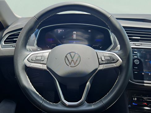 Used 2024 Volkswagen Tiguan SE AWD/4WD image 11