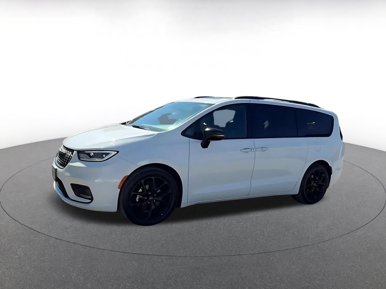 Used 2025 Chrysler Pacifica Limited FWD image 7