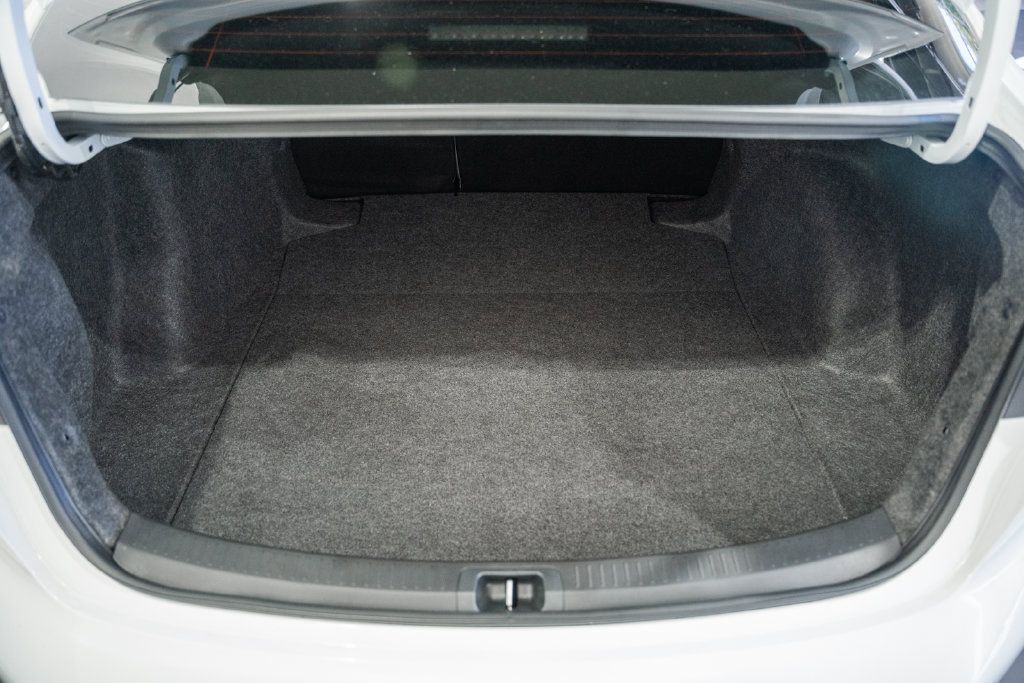 Used 2025 Toyota Corolla SE FWD image 9