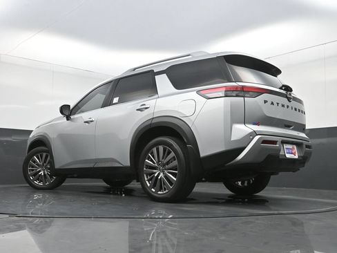 Used 2024 Nissan Pathfinder SL w/ SL Premium Package FWD image 31