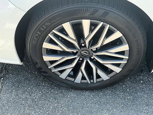 Certified 2024 Nissan Altima 2.5 SV AWD/4WD image 10