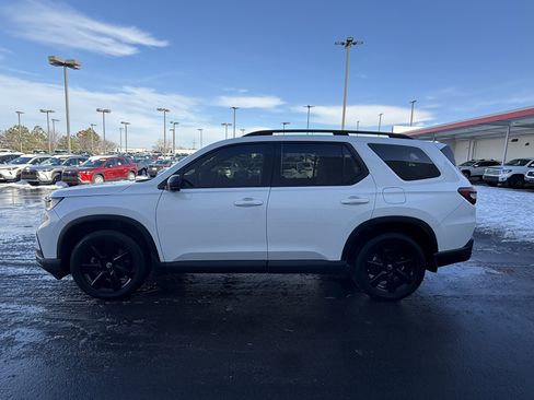 Used 2025 Honda Pilot Black Edition image 5