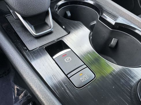 Used 2025 Nissan Rogue S image 20