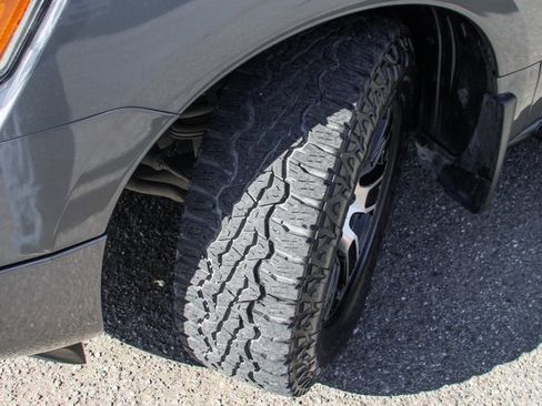 Used 2023 Nissan Titan SV w/ SV Convenience Package image 41