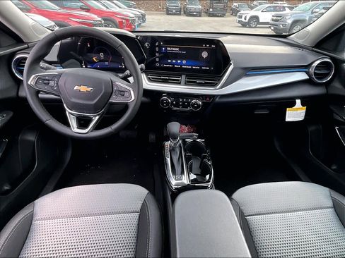New 2026 Chevrolet Trax LT w/ LT Convenience Package FWD image 12