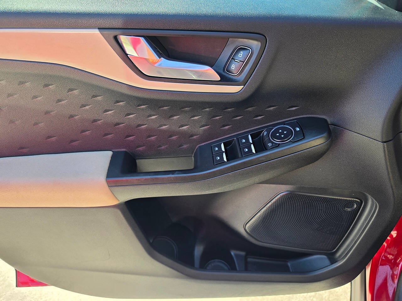 Used 2020 Ford Escape SE FWD image 18