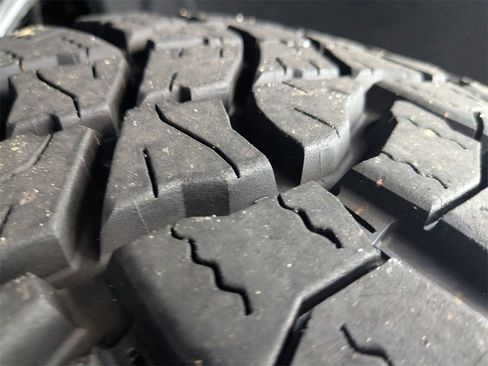 Used 2025 Chevrolet Silverado 1500 LT Trail Boss w/ Convenience Package II image 11