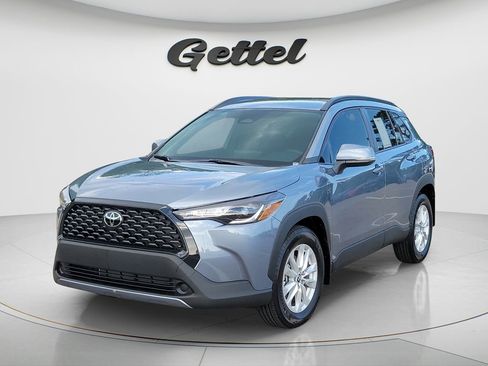 Used 2023 Toyota Corolla Cross LE image 1