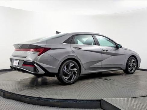 Used 2025 Hyundai Elantra SEL image 8