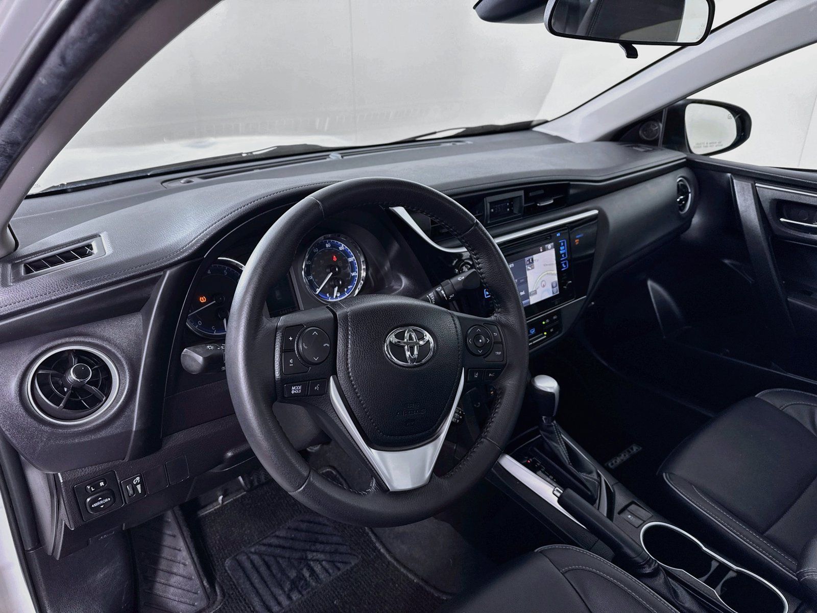 Used 2019 Toyota Corolla XLE w/ Carpet Mat Package (TMS) FWD image 9
