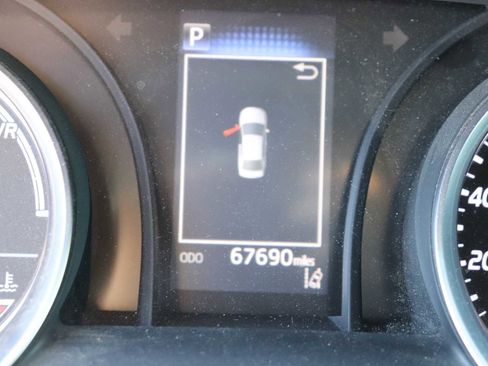 Used 2018 Toyota Camry LE image 11