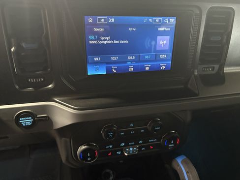 Used 2022 Ford Bronco Black Diamond image 10