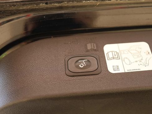 Used 2018 Ford Escape Titanium w/ Ford Safe & Smart Package FWD image 40