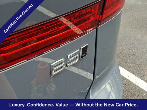Certified 2024 Volvo XC60 B5 Plus w/ Protection Package Premier AWD/4WD image 6