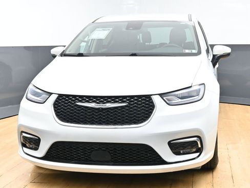 Used 2023 Chrysler Pacifica Touring-L FWD image 51