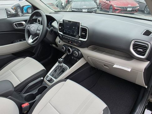 New 2025 Hyundai Venue SEL image 9