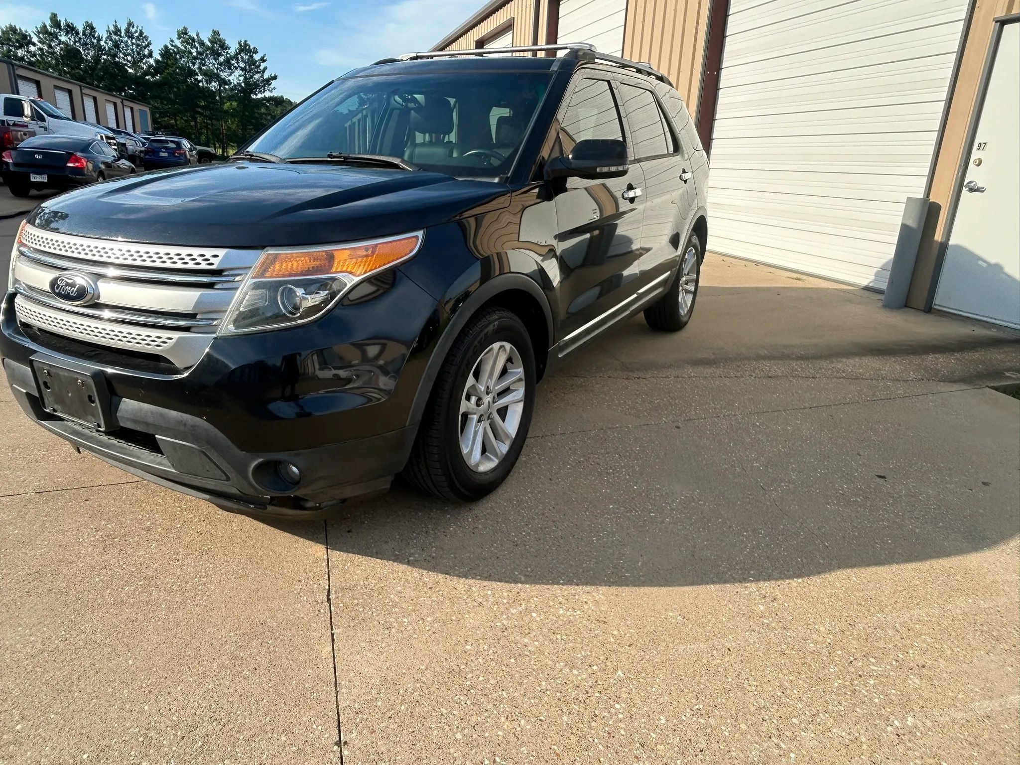 Used 2014 Ford Explorer XLT w/ Equipment Group 202A FWD image 1