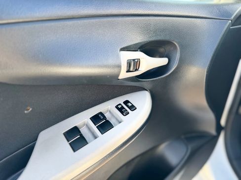 Used 2010 Toyota Corolla S image 32